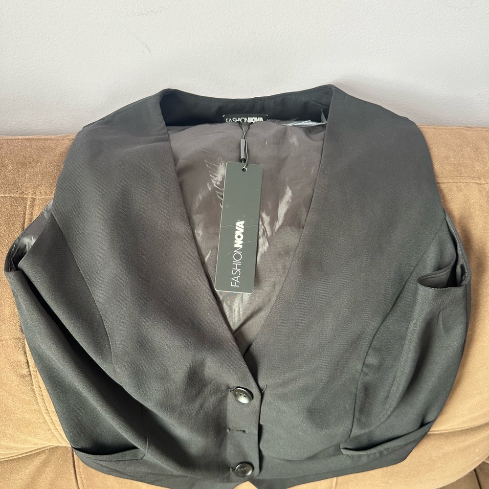 Fashion Nova Women's Elegant Black Blazer